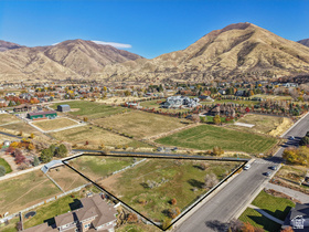 1377 E Maple St MLS #2122784