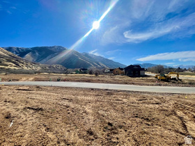 2057 E Maple Hills Ln MLS #2134717