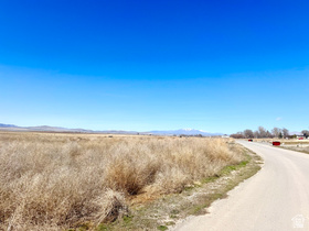 2174 N York Ln MLS #2142533