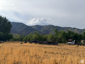 375  300 E MLS #2179533
