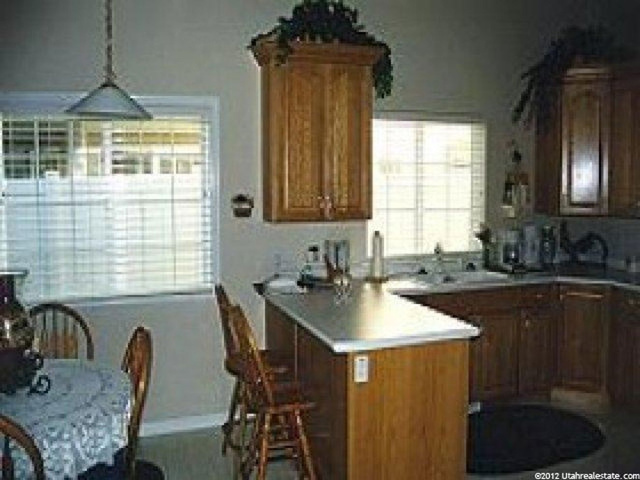 792 Spruce Tree Ln, Sandy, UT 84094 — photo 2
