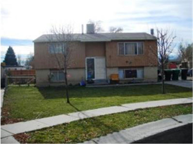 2095 W Rhinehurst Cir S, West Jordan, UT 84084