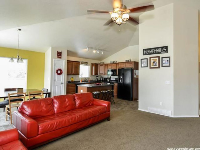 925 E James Cir, Clearfield, UT 84015 — photo 2