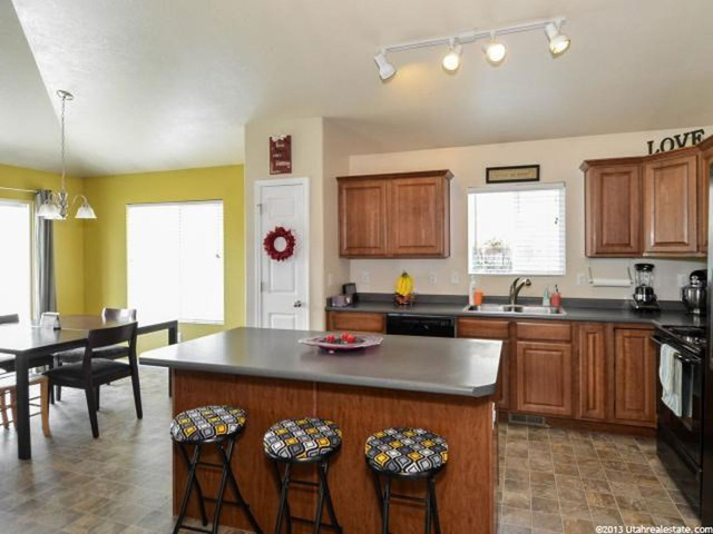 925 E James Cir, Clearfield, UT 84015 — photo 5