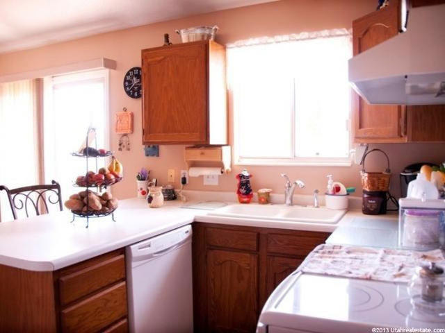 657 W 950 N, Clinton, UT 84015 — photo 4