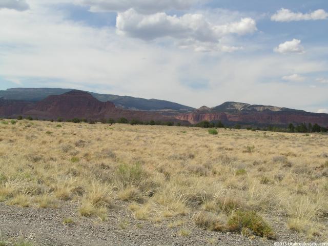 8 N Torrey Breaks Dr E #8, Torrey, UT 84775 — photo 2