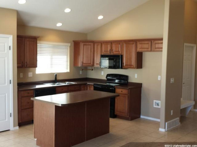 1372 N 2340 W, Clinton, UT 84015 — photo 2