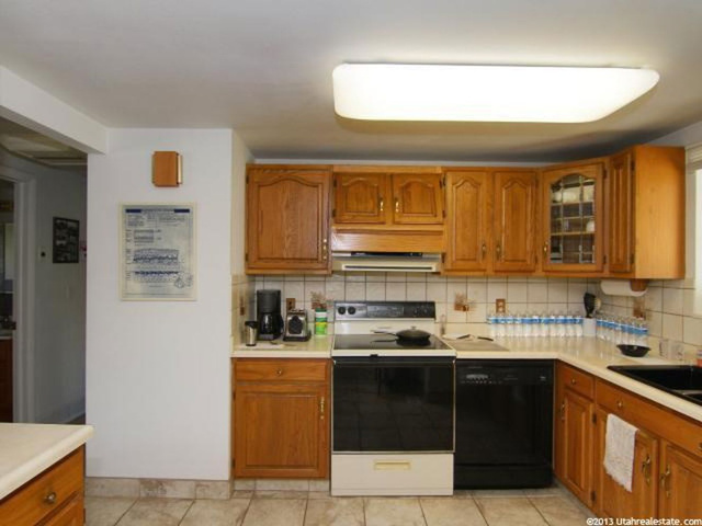 8553 S Johnsonway Dr E, Sandy, UT 84094 — photo 2