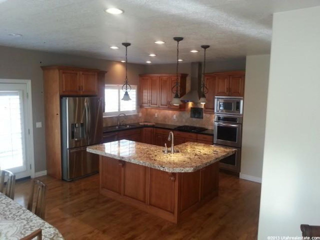 1092 S Barton E, Bountiful, UT 84010 — photo 2