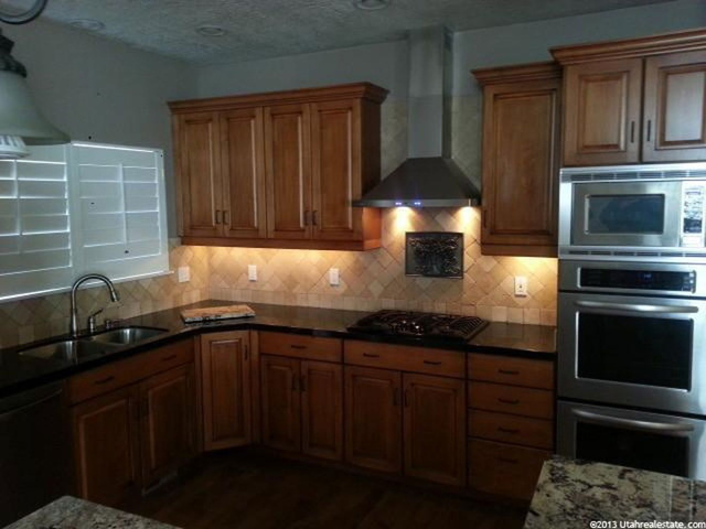 1092 S Barton E, Bountiful, UT 84010 — photo 4