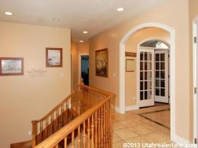 543 E Greystone Dr, Farmington, UT 84025 — photo 2