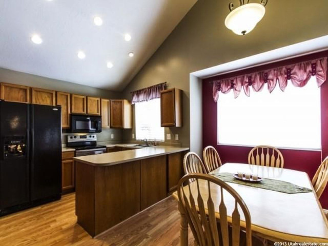 433 W 2425 N, Harrisville, UT 84414 — photo 11