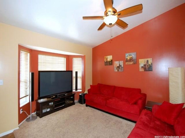 933 W 1870 N, Clinton, UT 84015 — photo 2