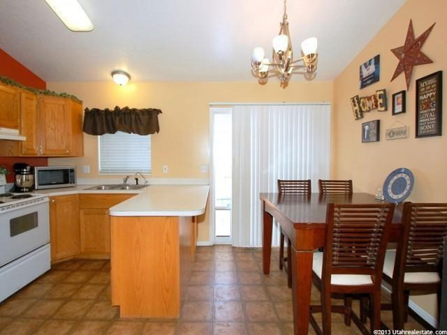 933 W 1870 N, Clinton, UT 84015 — photo 5