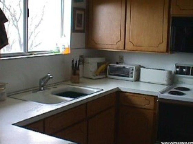 9182 Morningview Dr, Sandy, UT 84094 — photo 4