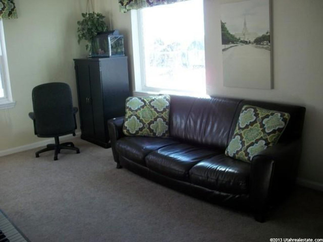 169 E Ross Dr, Clearfield, UT 84015 — photo 3