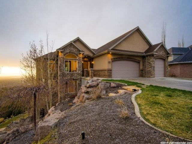 270 S Temple View Cir, Bountiful, UT 84010 — photo 2