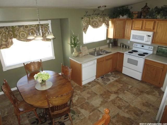 1692 W 735 N, Clinton, UT 84015 — photo 4