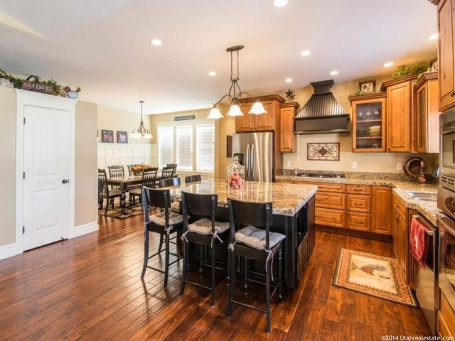491 E Hawthorne Dr S, River Heights, UT 84321 — photo 2