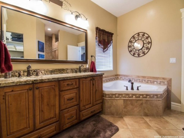 491 E Hawthorne Dr S, River Heights, UT 84321 — photo 8