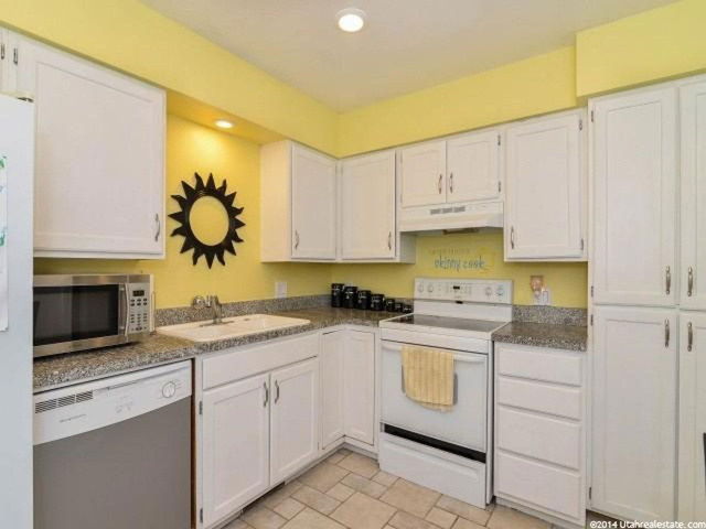 488 E 200 S ##B7, Clearfield, UT 84015 — photo 5
