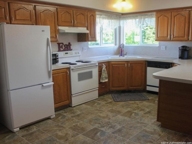 381 E 2475 N, North Logan, UT 84341 — photo 6