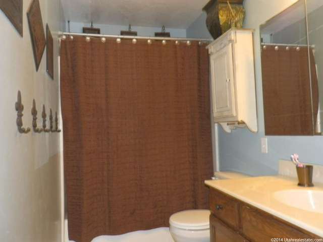 71 S 1300 E, Hyrum, UT 84319 — photo 2