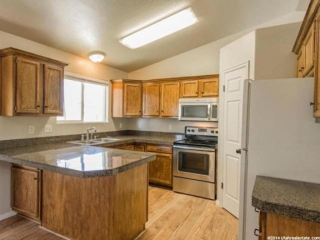 731 N 1725 W, Clinton, UT 84015 — photo 7