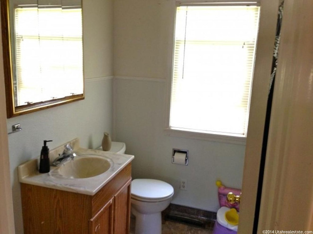 85 N Center W, Hyrum, UT 84319 — photo 7