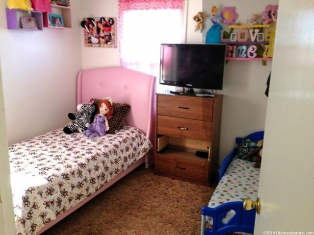 85 N Center W, Hyrum, UT 84319 — photo 9