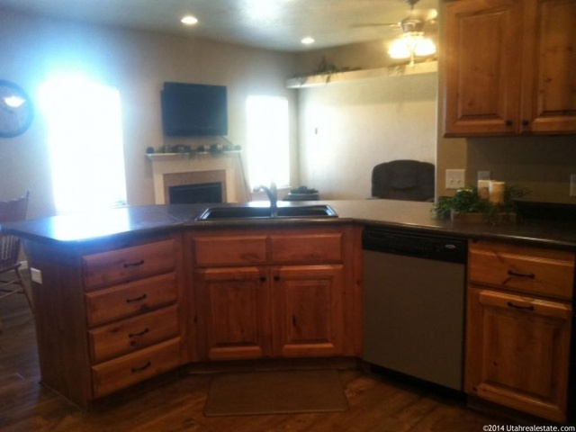 345 E 400 S, Mt Pleasant, UT 84647 — photo 4