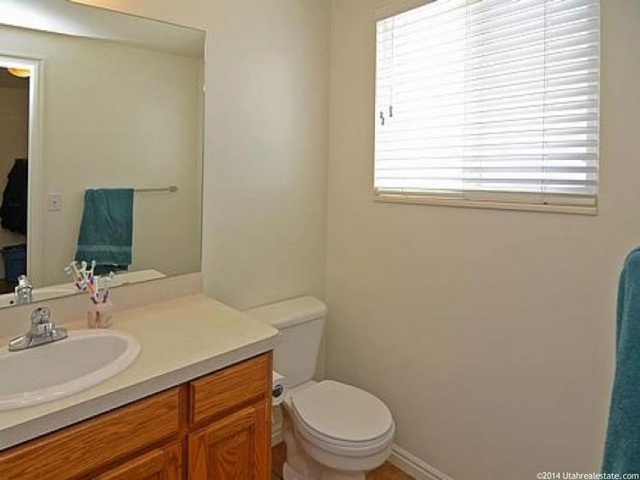 492 W 300 S, Layton, UT 84041 — photo 12