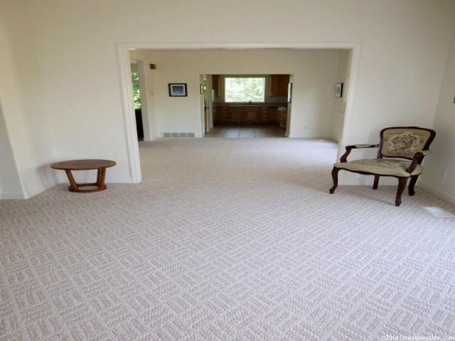 190 W 400 S, Hyrum, UT 84319 — photo 10