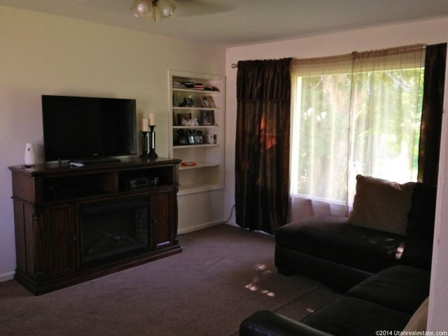 85 N Center W, Hyrum, UT 84319 — photo 3