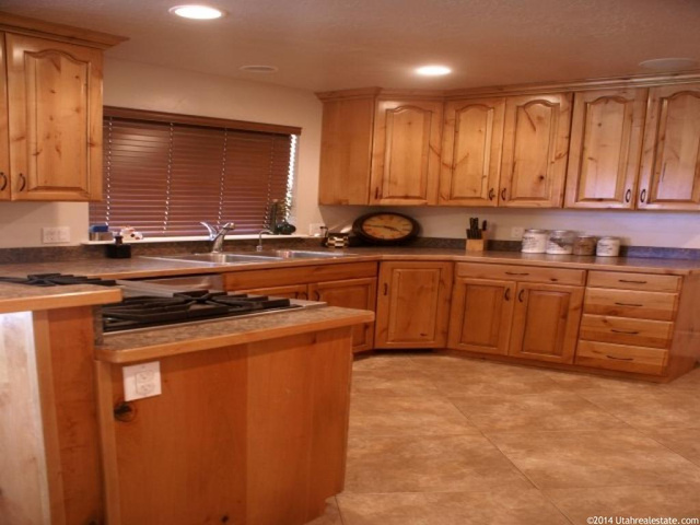 215 S 600 E, Mt Pleasant, UT 84647 — photo 7