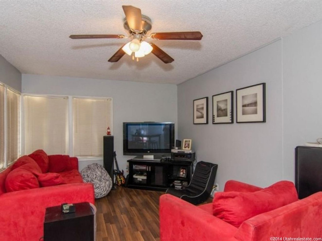 541 E Maple Dr, Clearfield, UT 84015 — photo 3