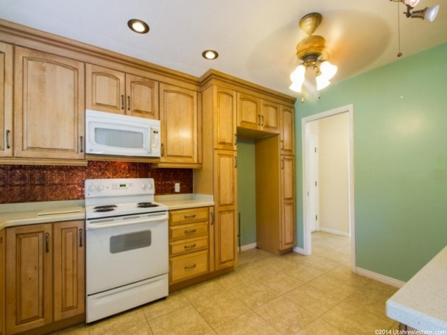 2041 S Mapleview Dr E, Bountiful, UT 84010 — photo 9