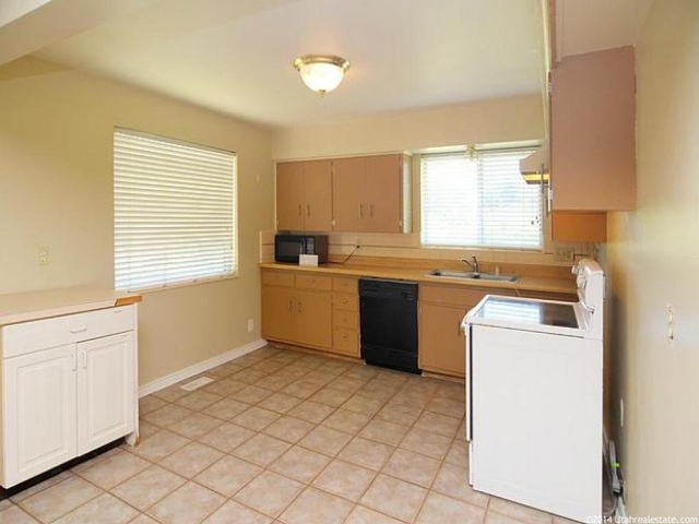 4893 S 3100 W, Roy, UT 84067 — photo 6