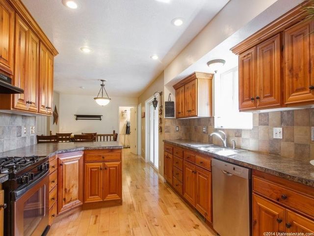 136 E 300 N, Hyde Park, UT 84318 — photo 2