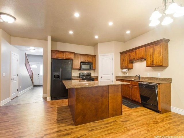 689 N 130 E, Smithfield, UT 84335 — photo 2