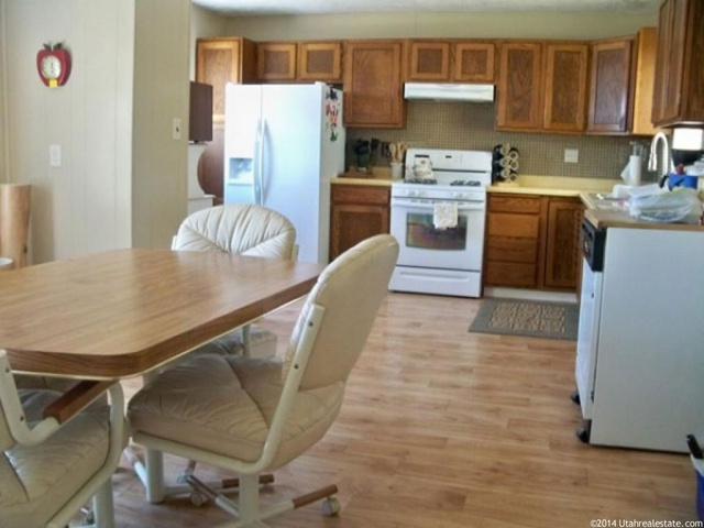 372 N Main, Aurora, UT 84620 — photo 5