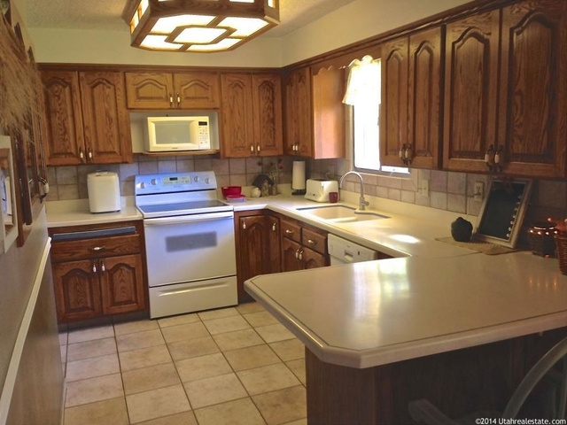 235 S 700 E, Hyrum, UT 84319 — photo 4