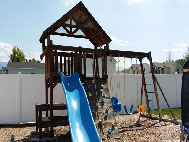 2526 W 2450 N, Clinton, UT 84015 — photo 9