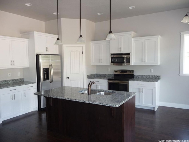 528 S Cardon E, Smithfield, UT 84335 — photo 2