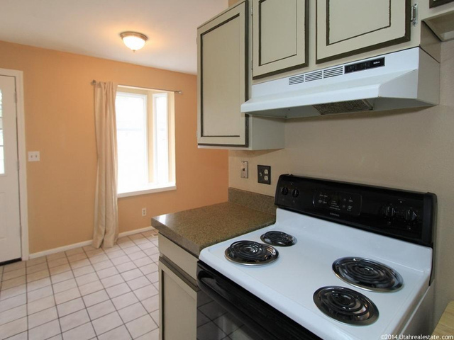 553 Cobblestone Dr, Midvale, UT 84047 — photo 7