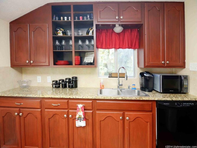 605 E Maple St, Clearfield, UT 84015 — photo 5