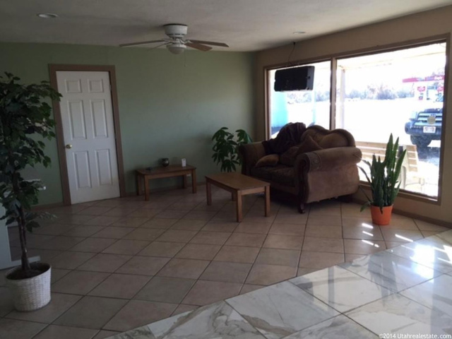 735 E Main St N, Green River, UT 84525 — photo 4