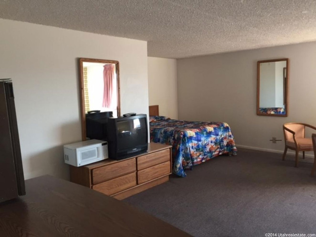 735 E Main St N, Green River, UT 84525 — photo 10
