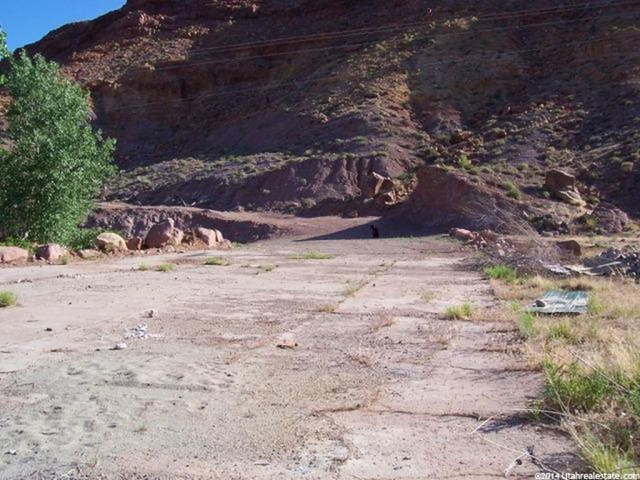 242 N 300 E, Moab, UT 84532 — photo 8