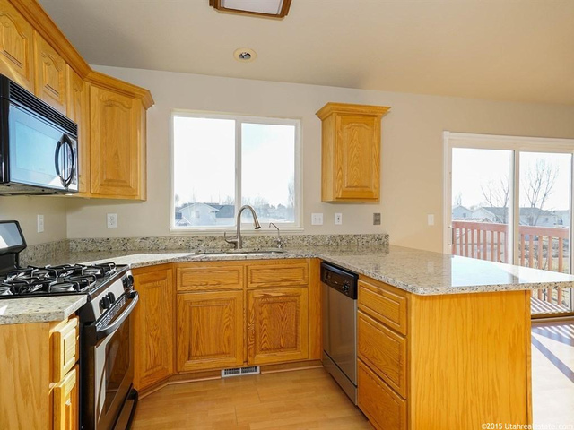 2379 W 2075 N, Clinton, UT 84015 — photo 9